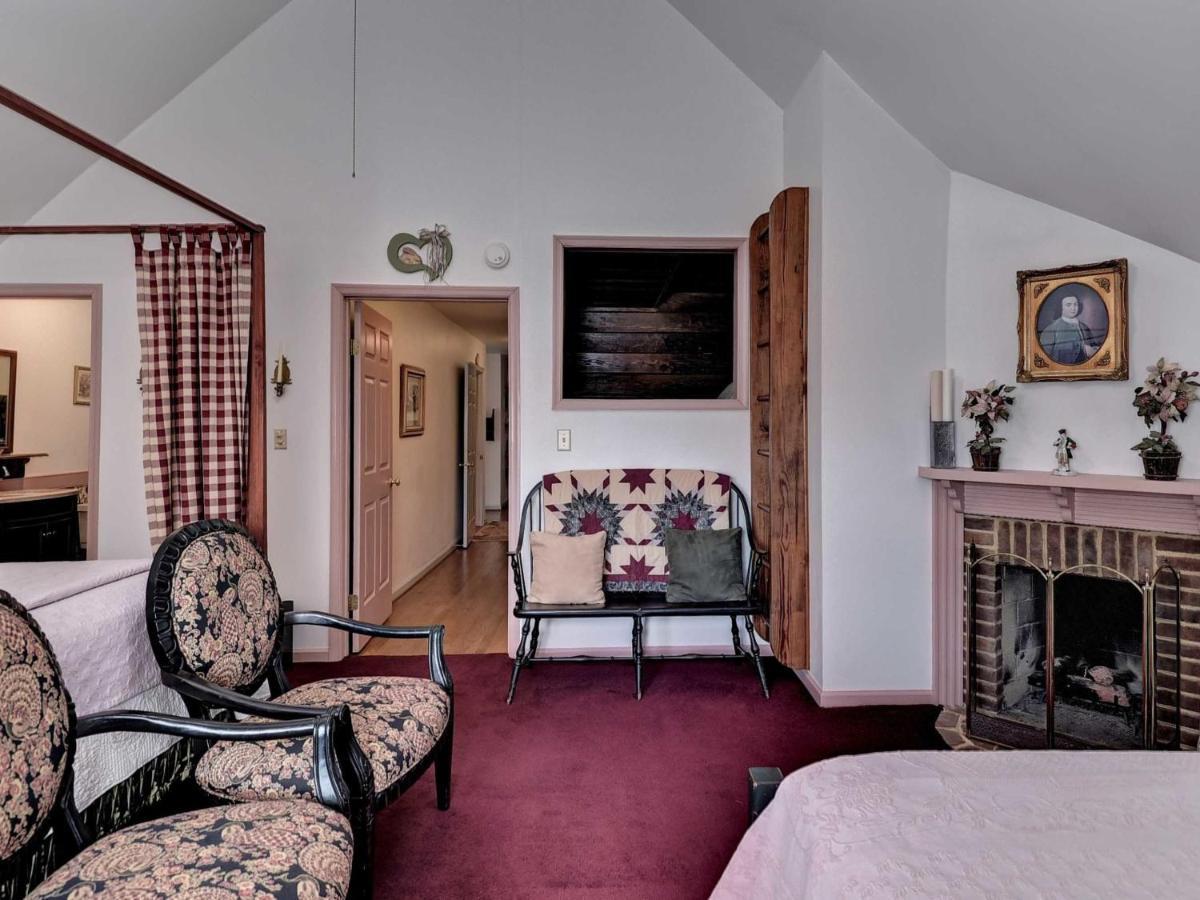 Aldrich House Bed & Breakfast Вильямсбург Экстерьер фото