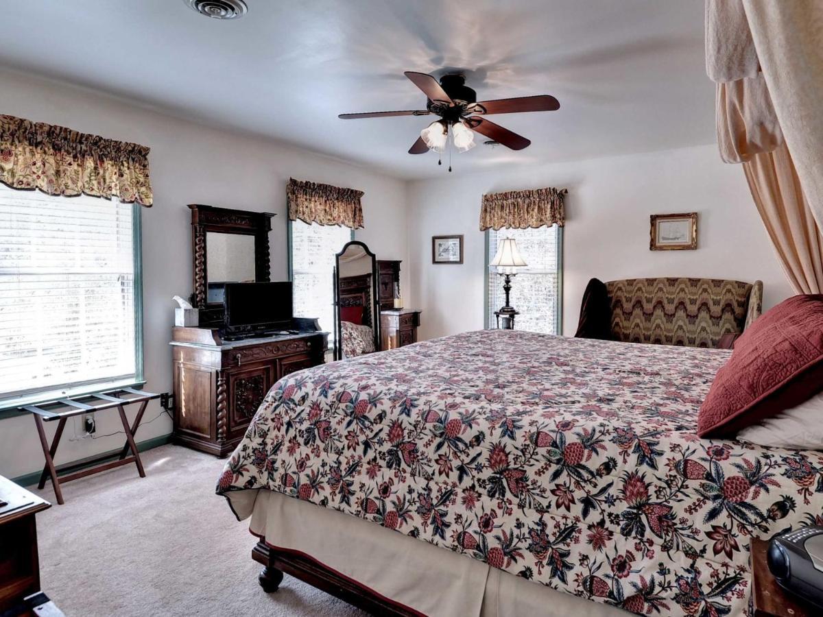 Aldrich House Bed & Breakfast Вильямсбург Экстерьер фото