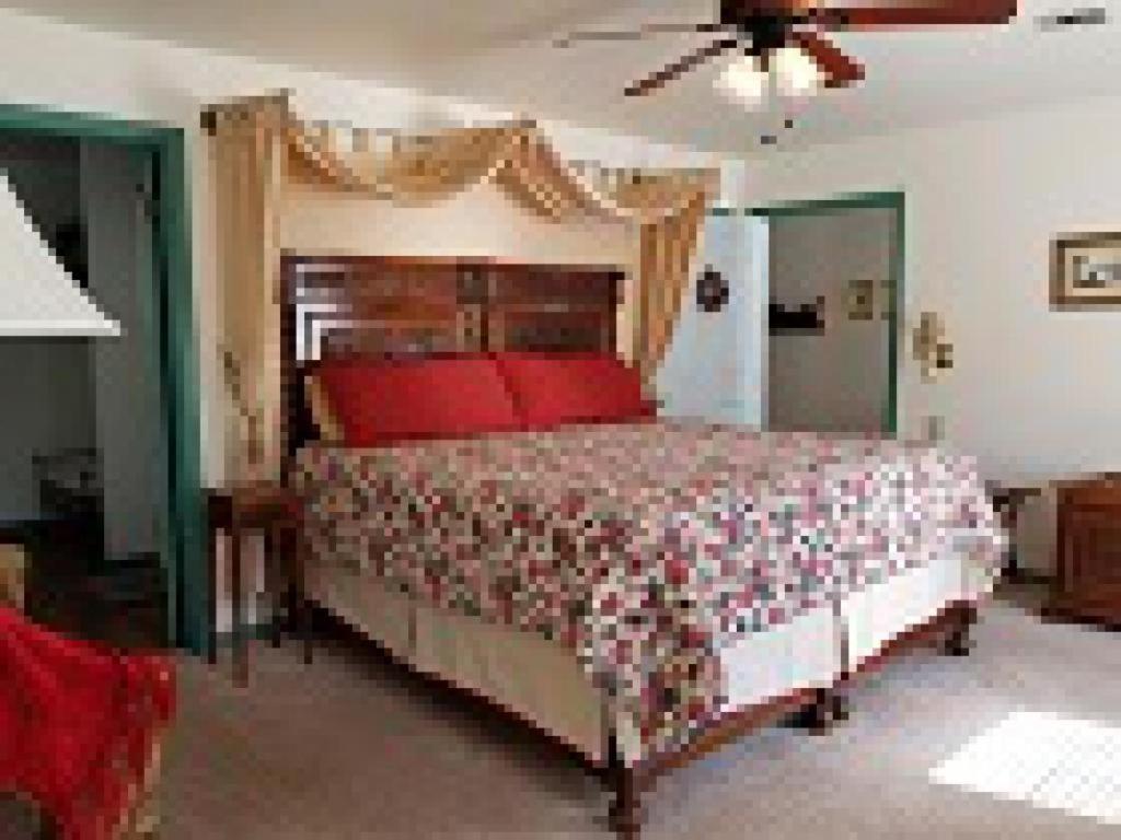 Aldrich House Bed & Breakfast Вильямсбург Номер фото