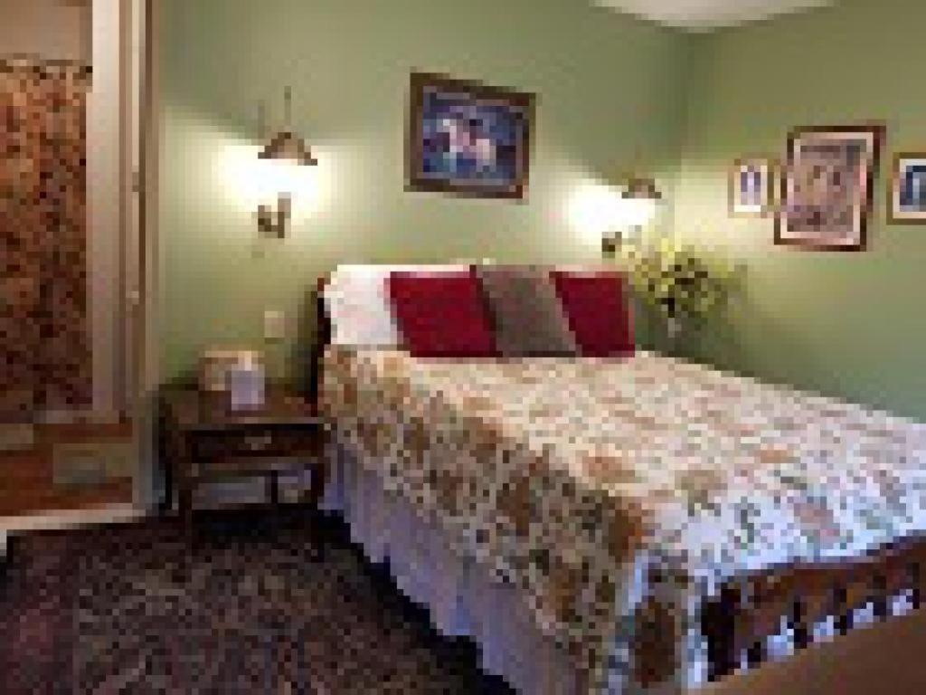Aldrich House Bed & Breakfast Вильямсбург Номер фото